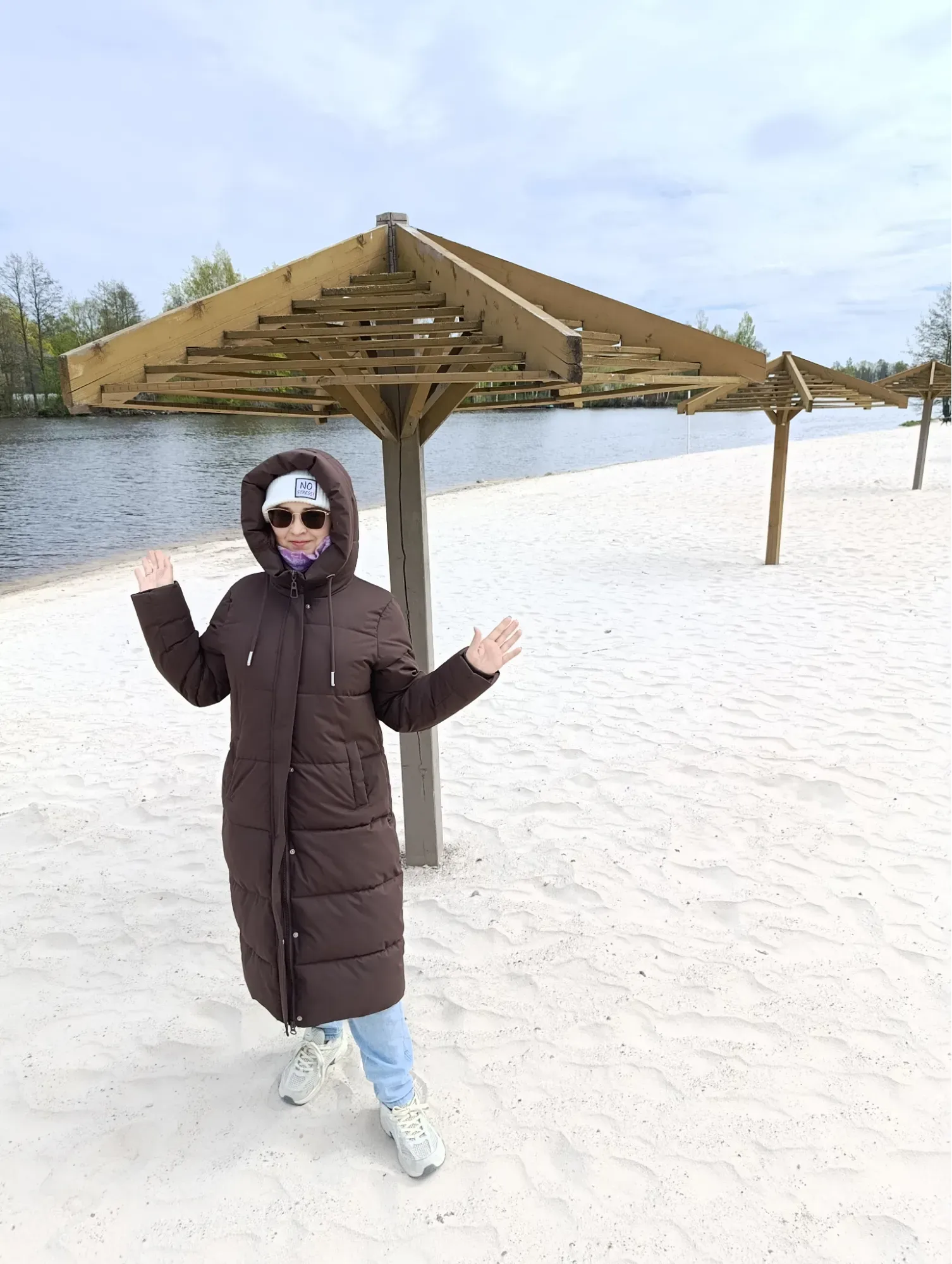 На пляже в пуховике — такое в Питере было начало лета / Фото Даши Тереховой