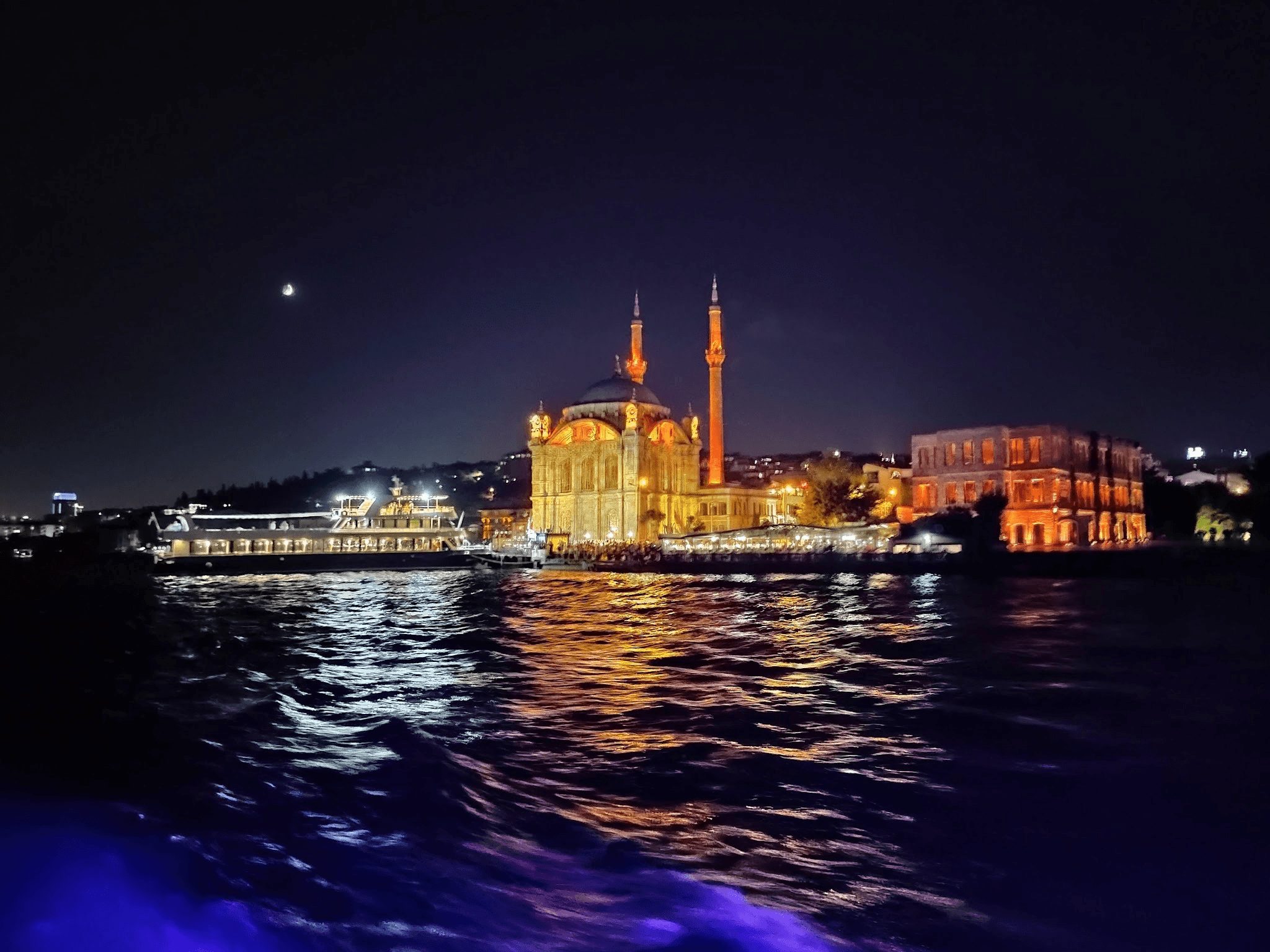 Ортакёй с парома. Фото Дарины Устич