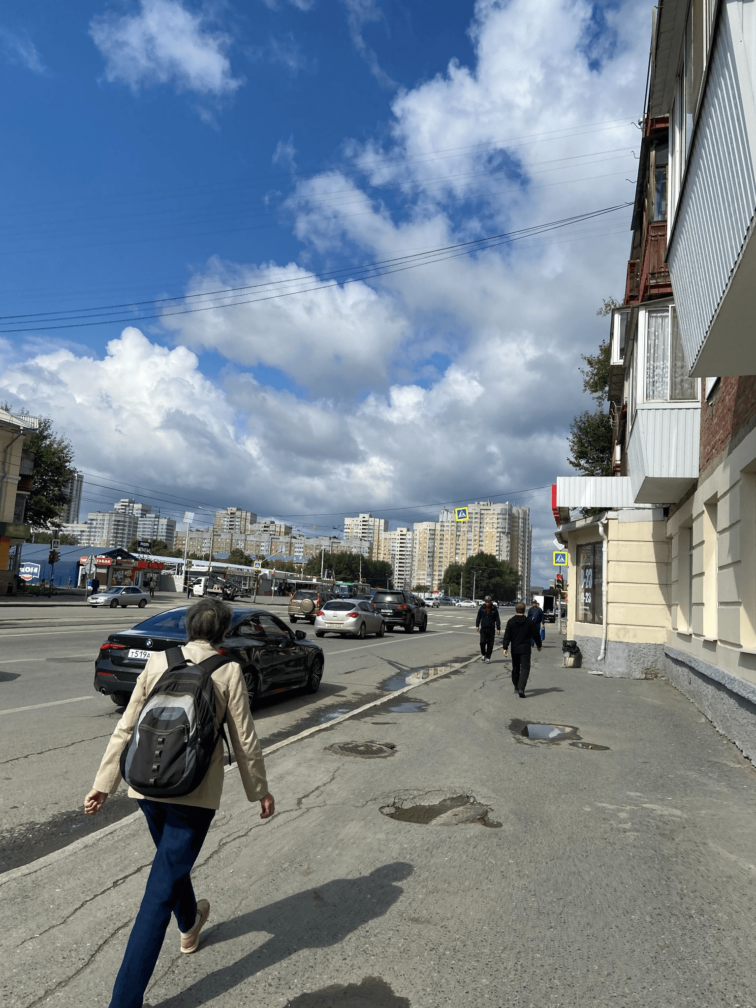 Дорога на городскую барахолку. Автор фото Анастасия Пелевина