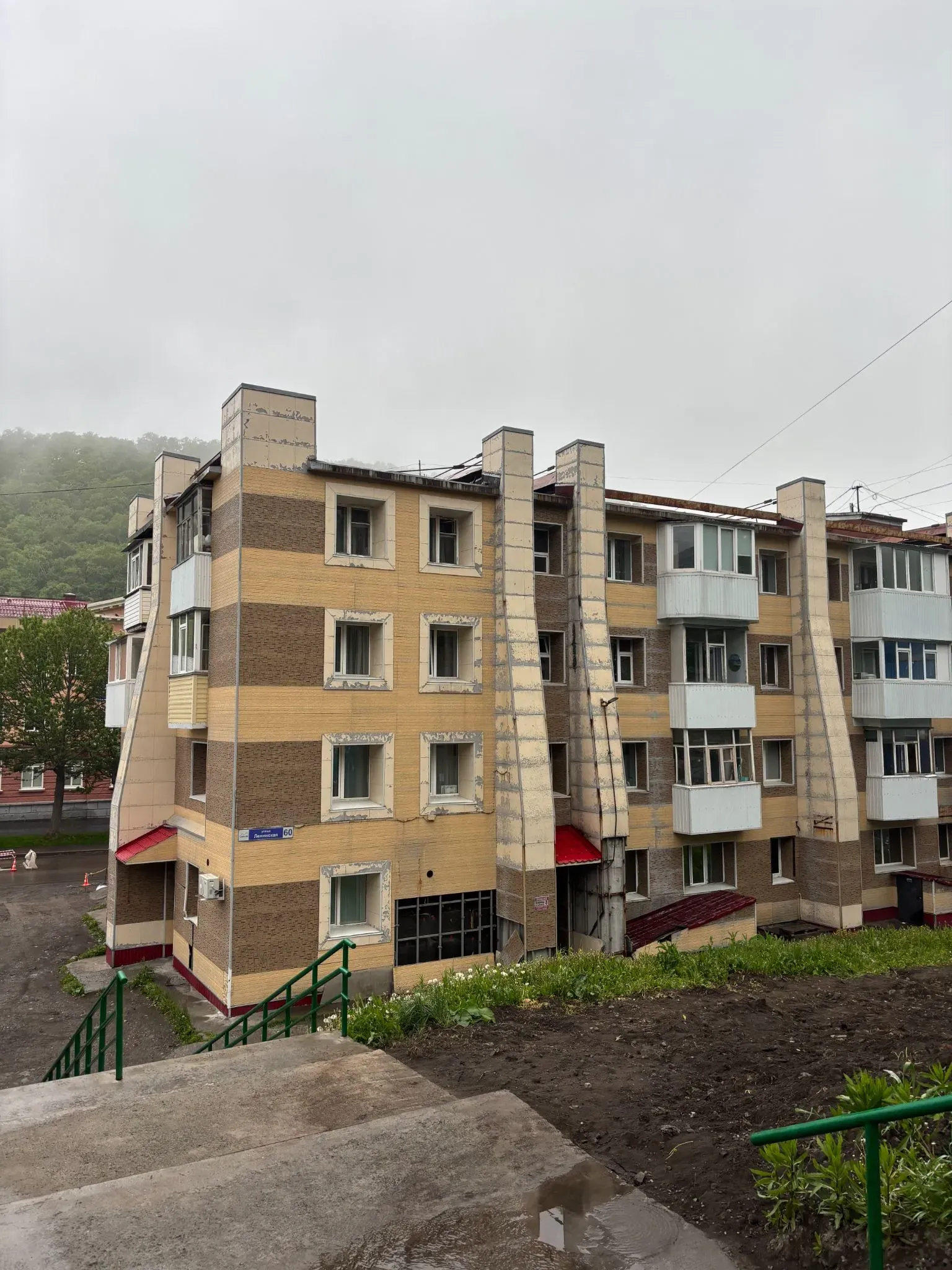 Укрепления у дома. Автор фото Анастасия Пелевина