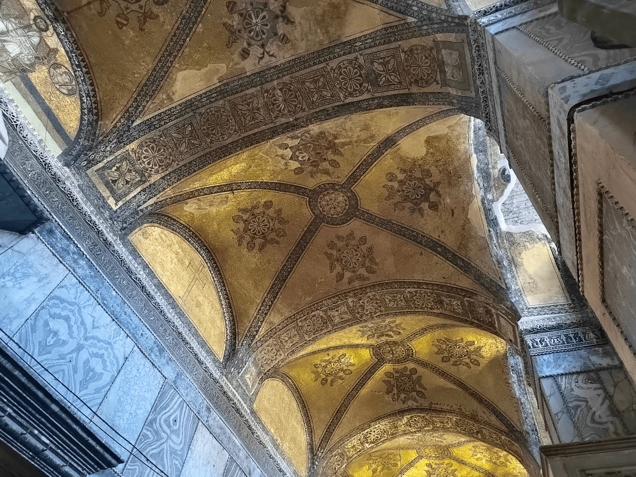 Древность в камне. Фото Дарины Устич