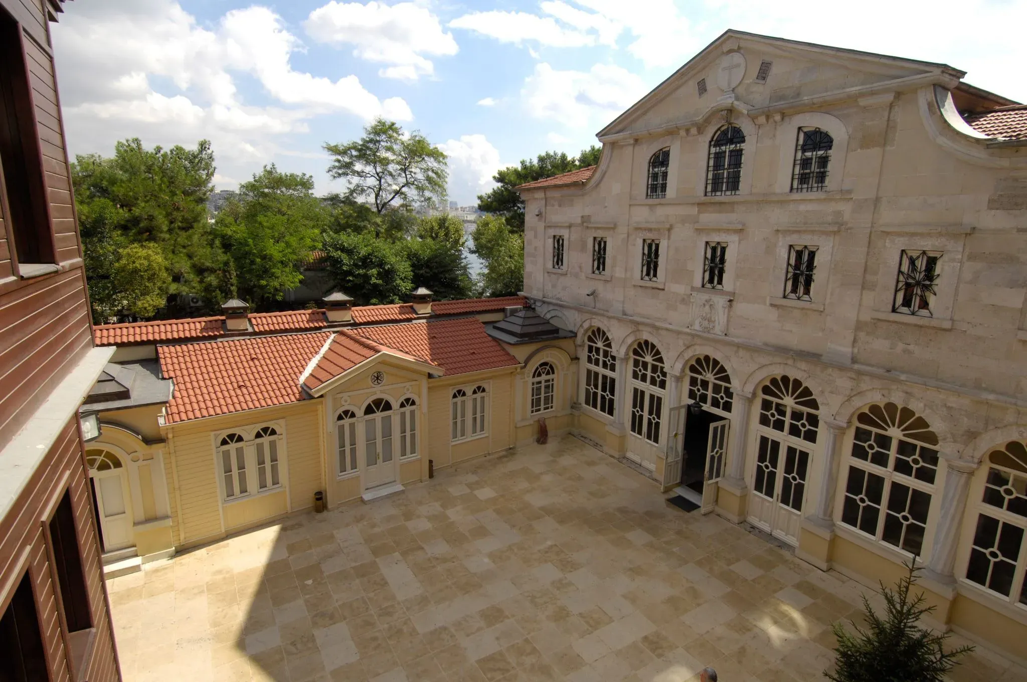 Здание Патриархата. Фото: Dosseman / Wikimedia