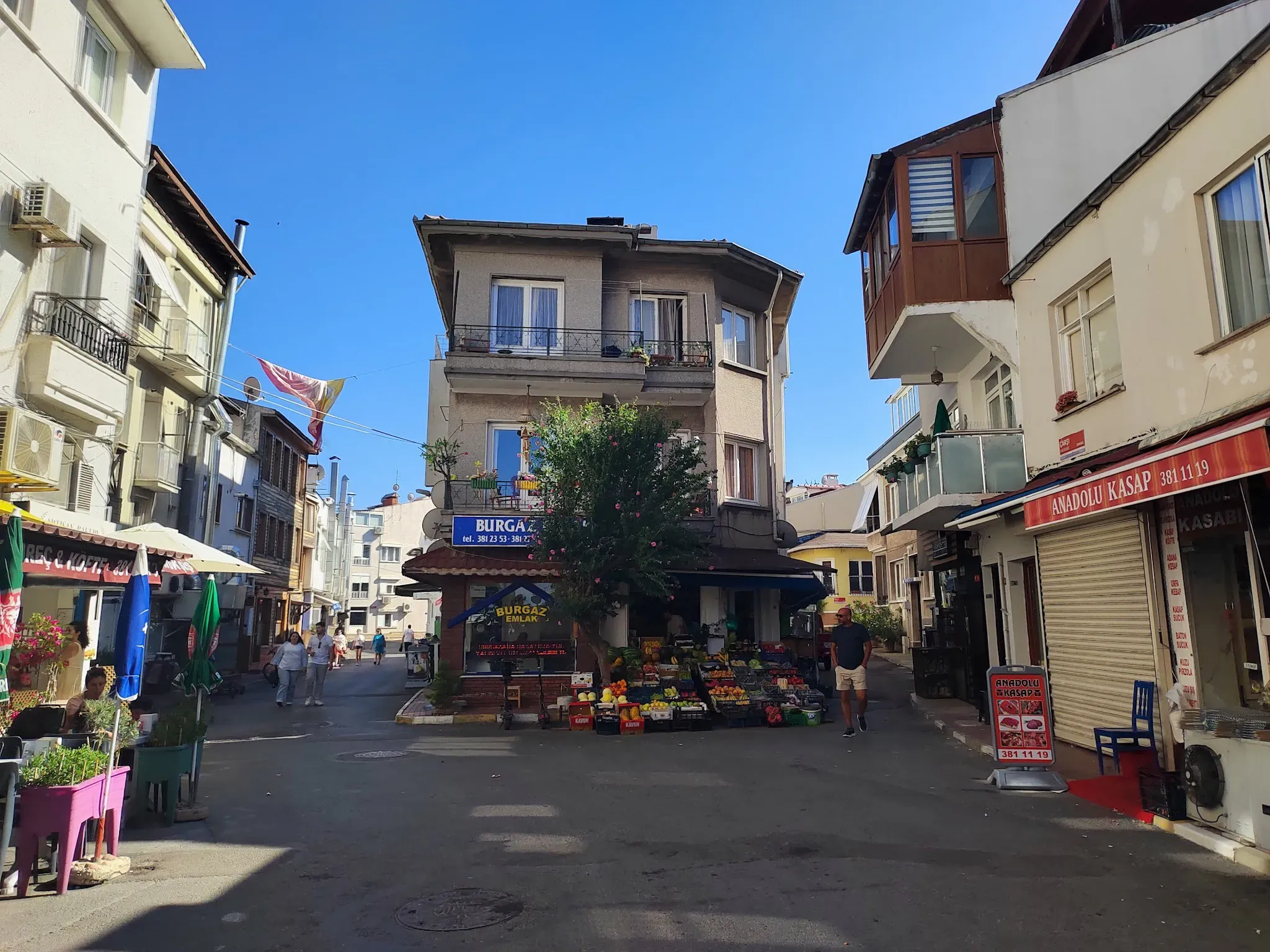 А в глубине улиц дешевле. Фото Дарины Устич