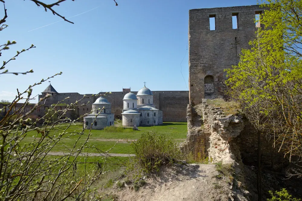 Внутри крепости. Фото: Юрий Р. Иванов / Wikimedia