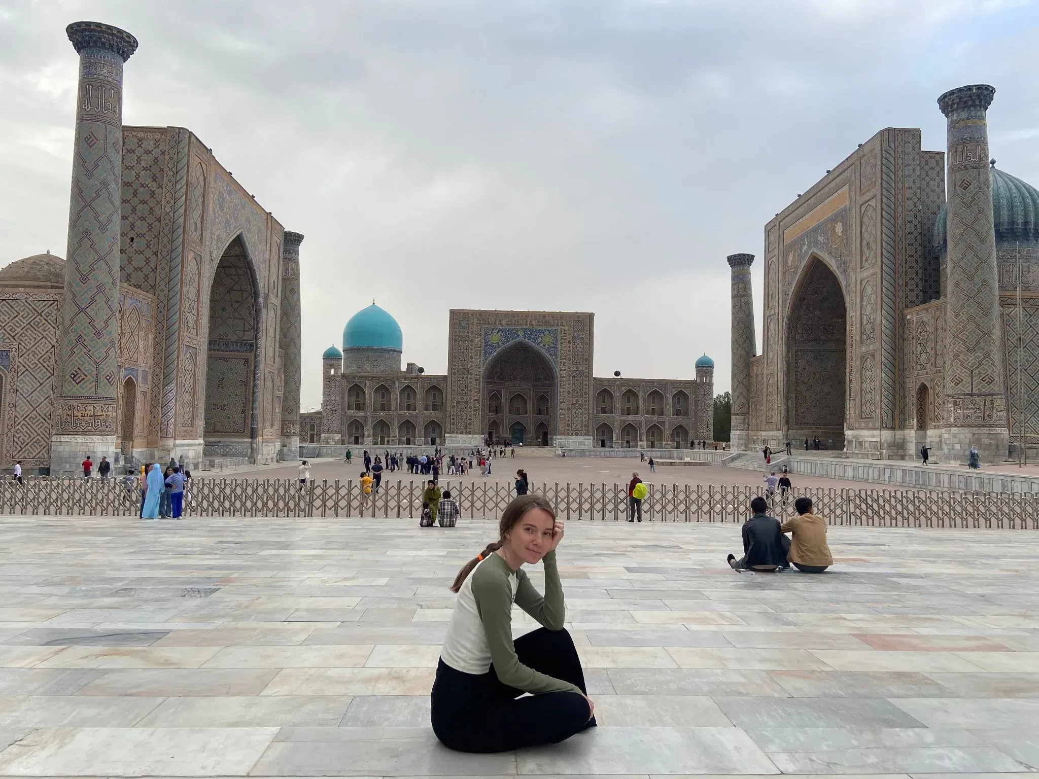 Бесплатная площадка перед Регистаном. Автор фото Анастасия Пелевина