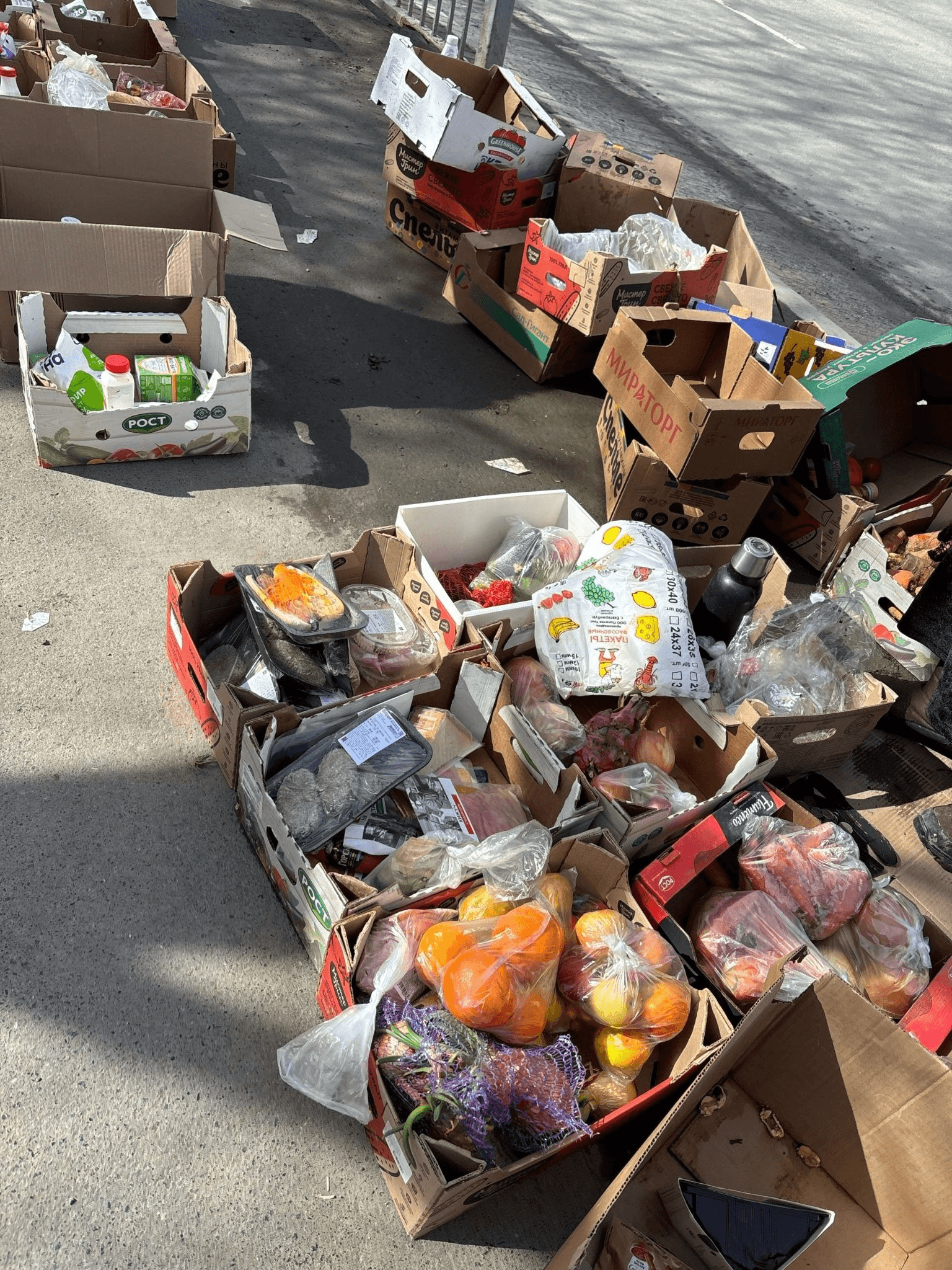 Продукты на барахолке. Автор фото Анастасия Пелевина