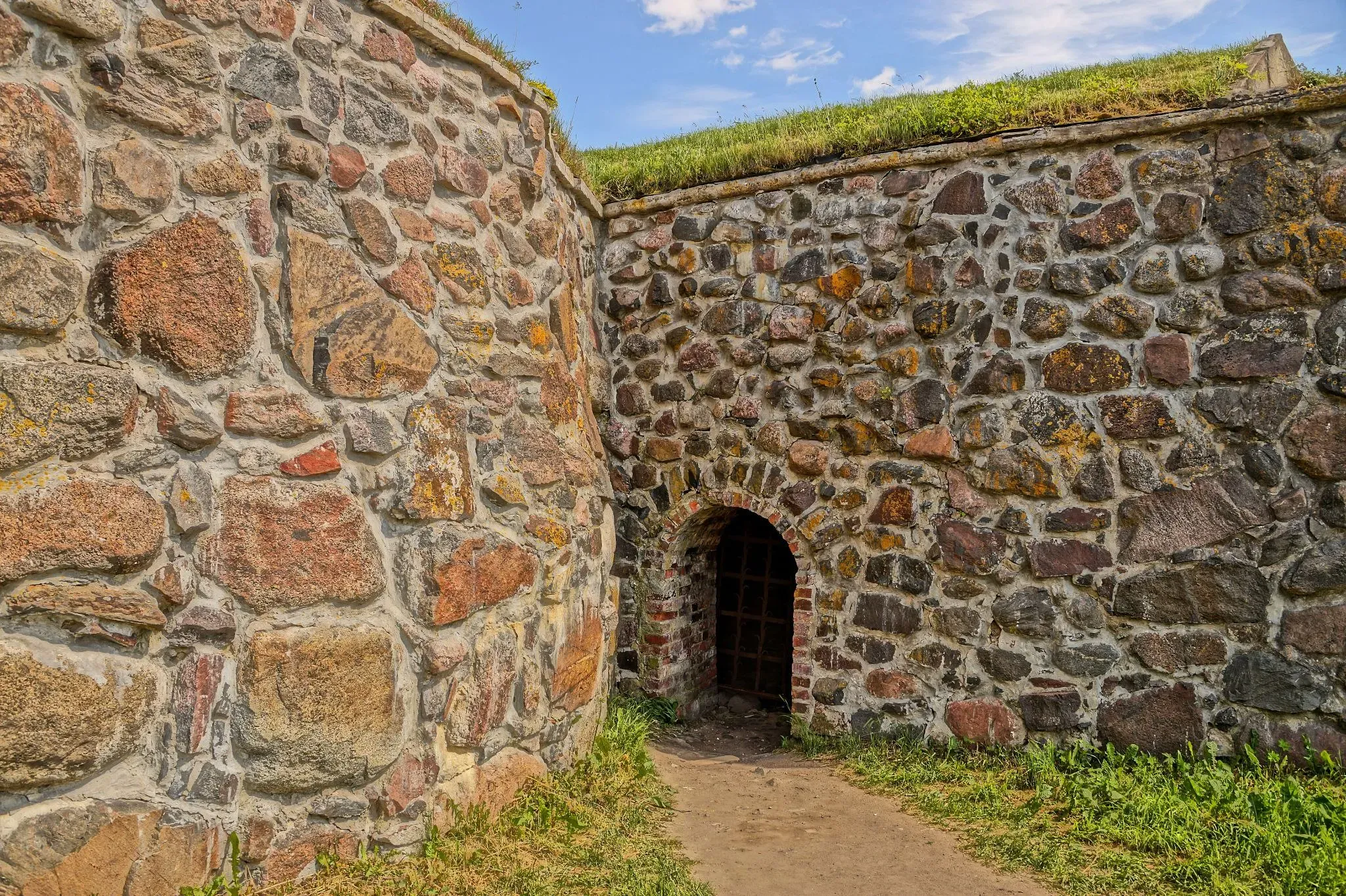 Стены крепости. Фото: Moneycantbuy / Wikimedia