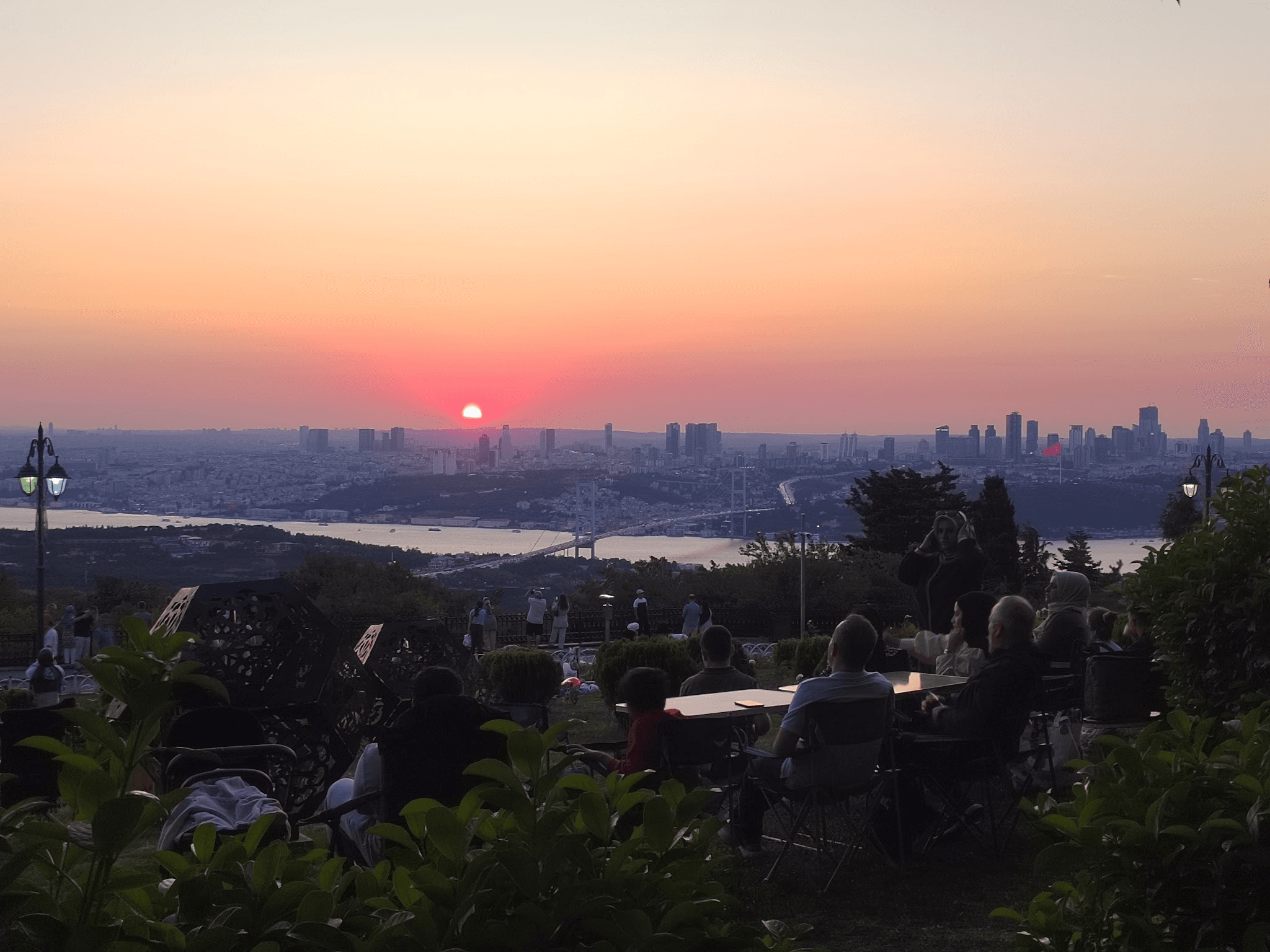 Закат на холме Чамлыджа. Фото Дарины Устич