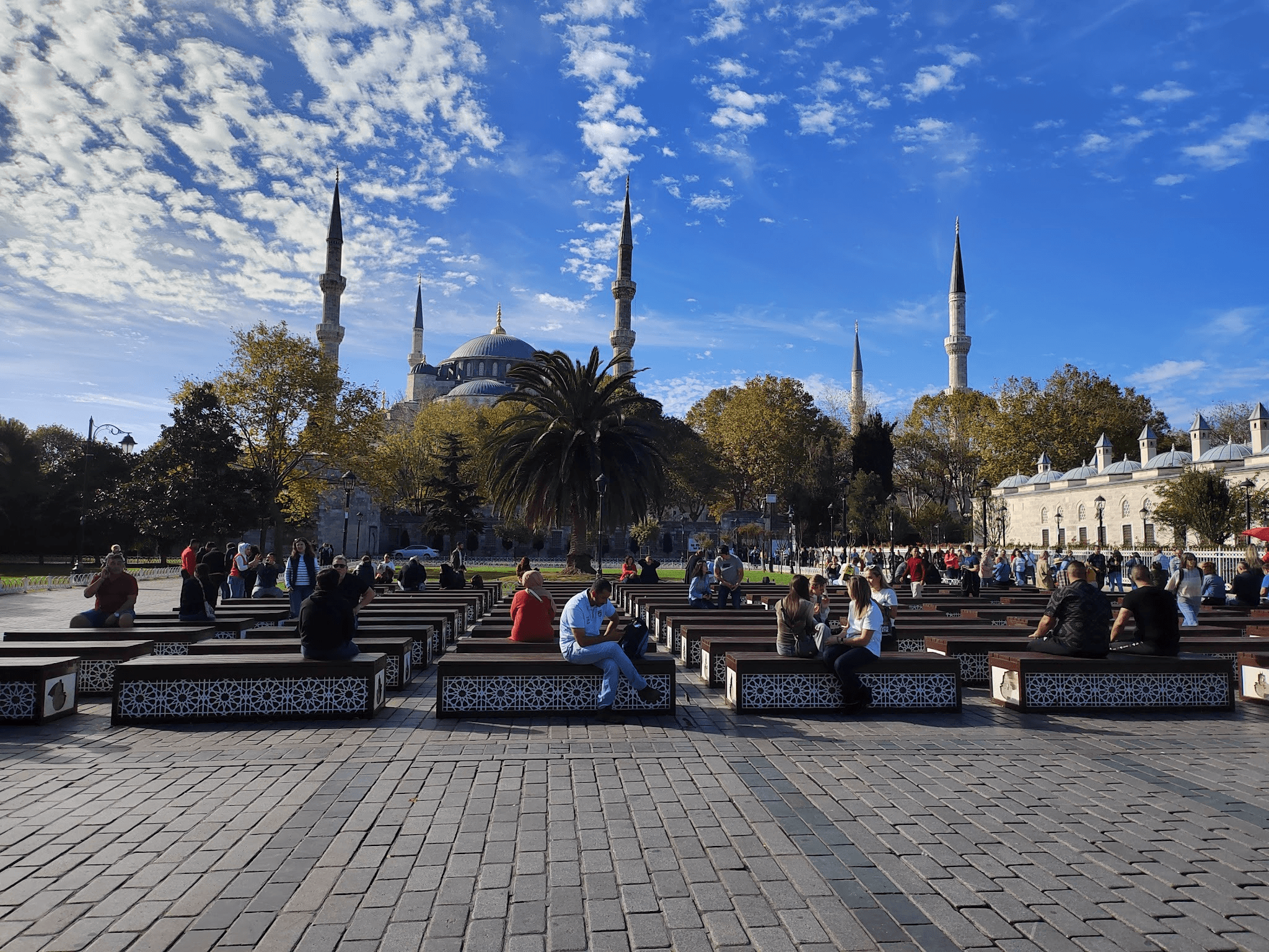 Голубая мечеть с площади Султанахмет. Фото Дарины Устич