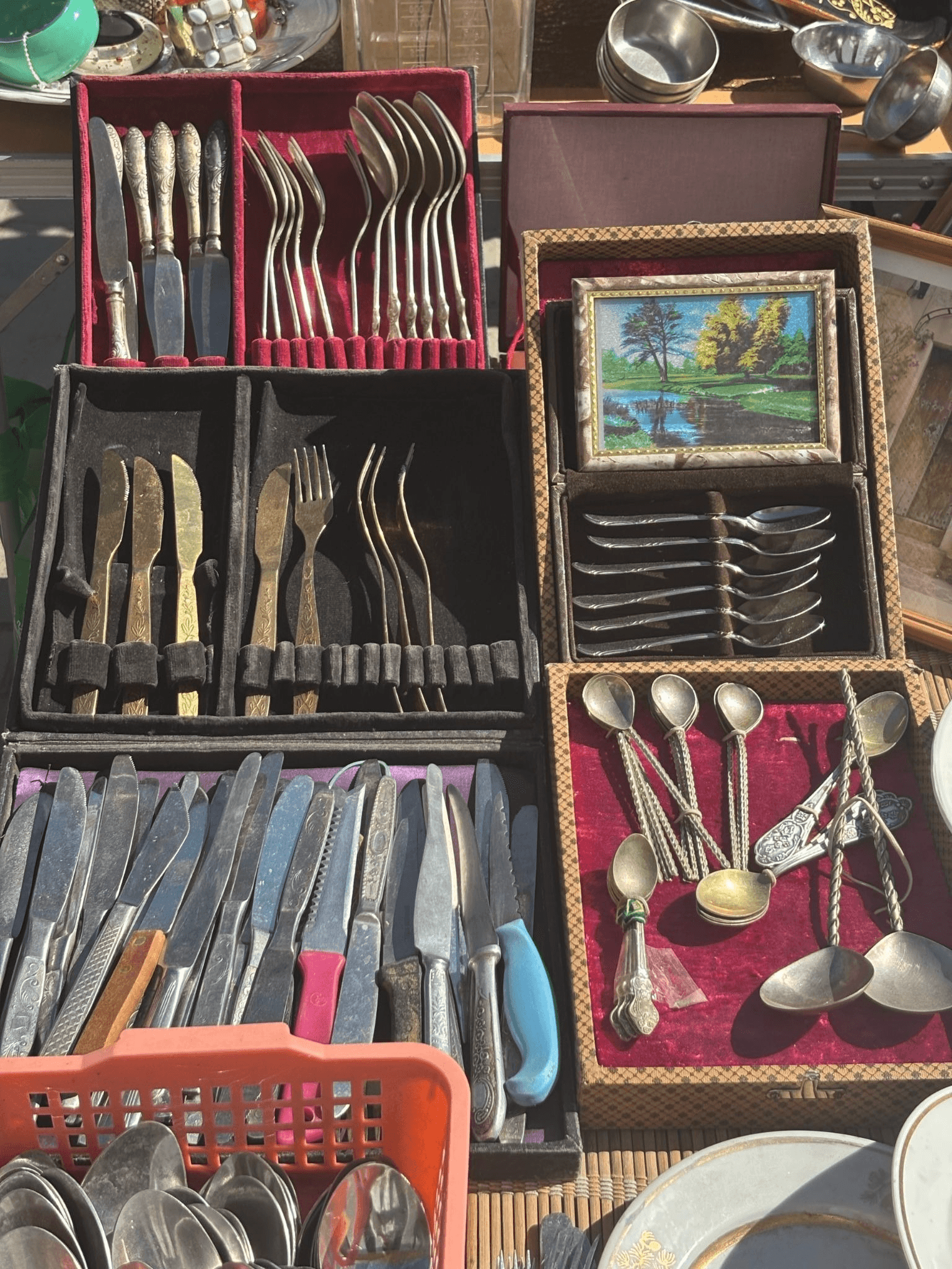 Барахолка у ТЦ Буревестник. Автор фото Анастасия Пелевина