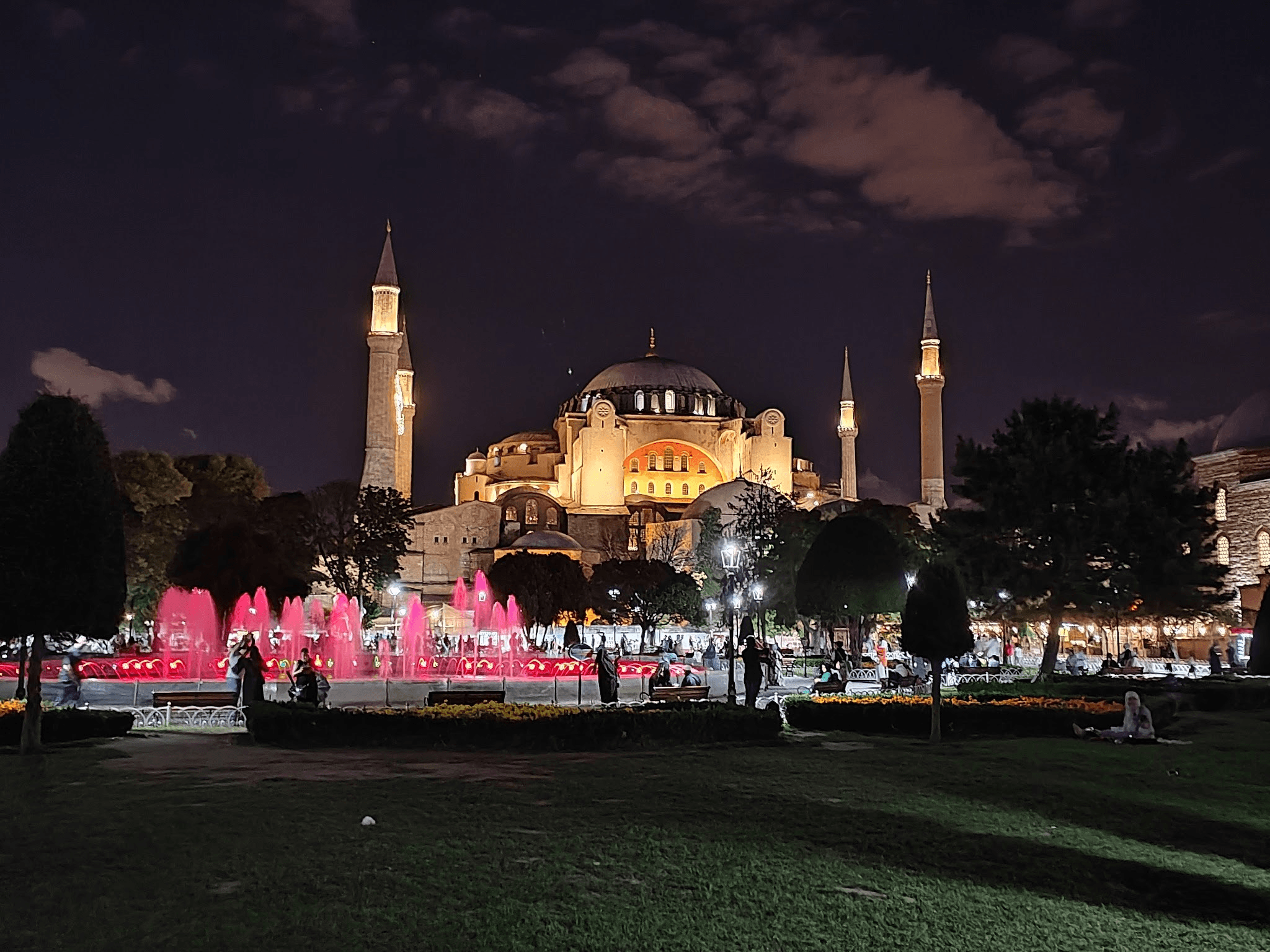 Вечерняя подсветка. Фото Дарины Устич