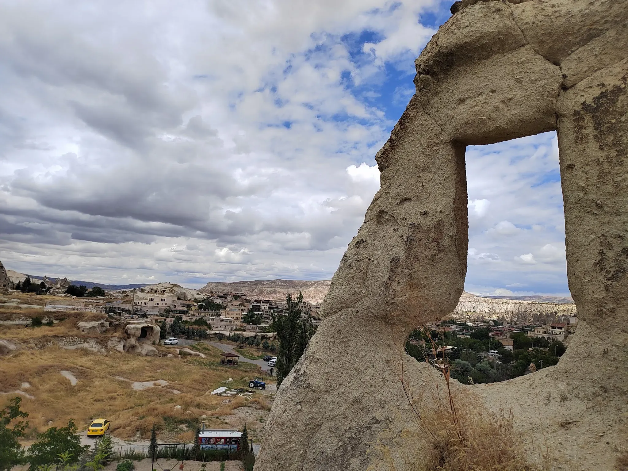 Скалы здесь удивляют на каждом шагу. Фото Дарины Устич