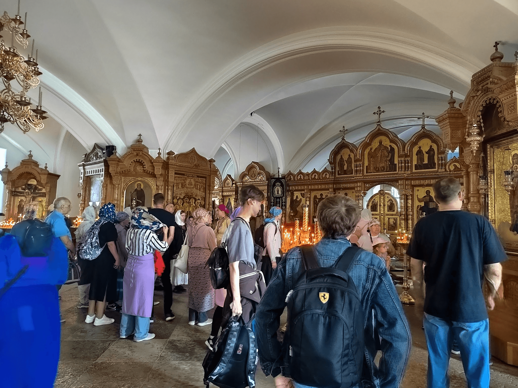 В соборе очень многолюдно. Фото Дарины Устич