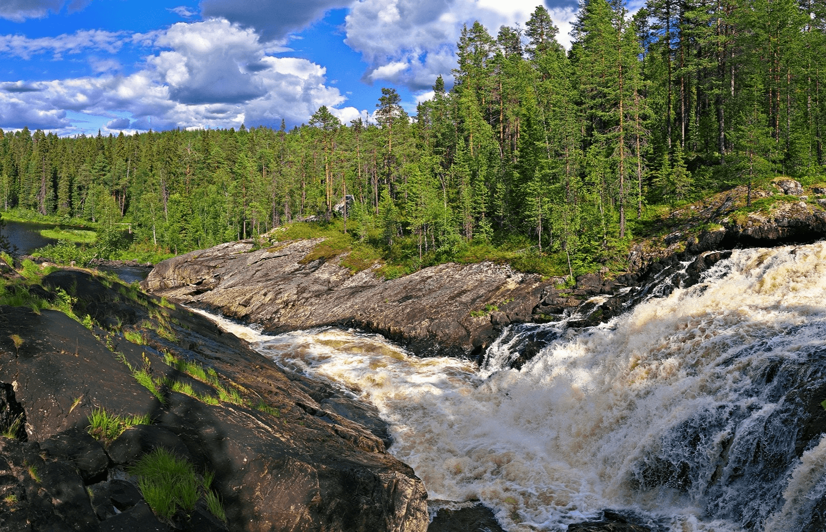Панорама водопада. Фото: Grozovsky / Wikimedia