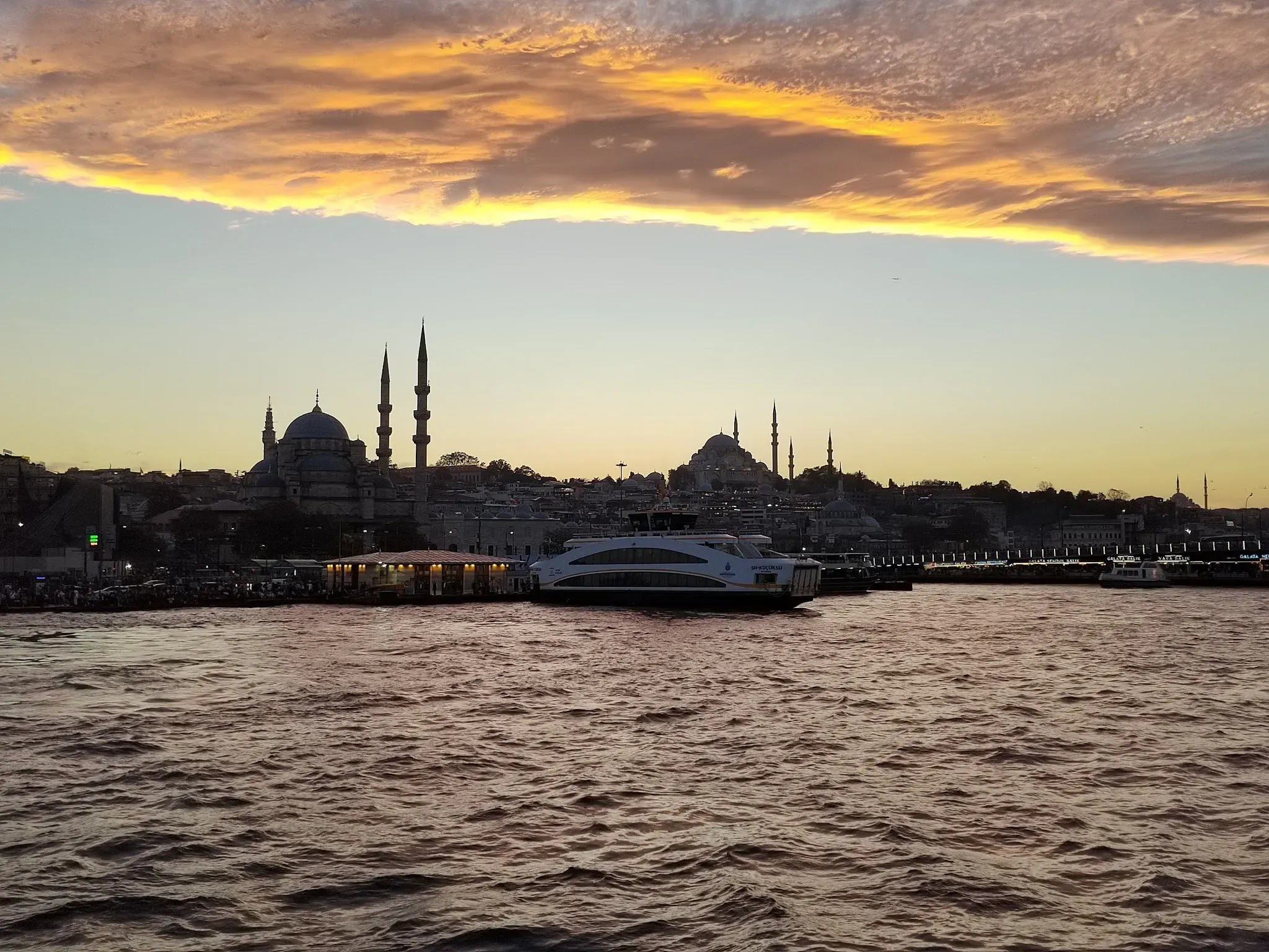 Причал Эминёню, европейская часть Стамбула. Фото Дарины Устич