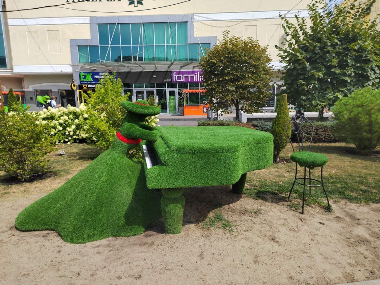 Вокруг много интересных арт-объектов. Фото Дарины Устич