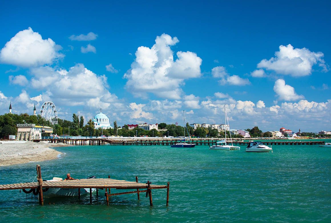 Евпатория — отличный вариант для майской поездки (Skazochnaya8 / Shutterstock)