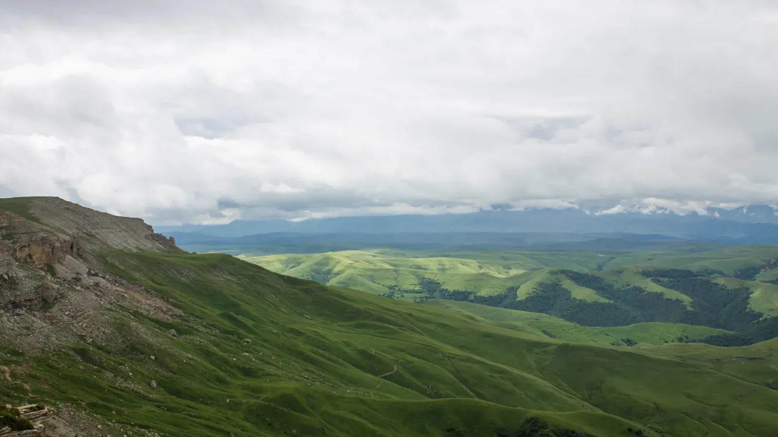Весенний Бермамыт. Inna Polekhina / Canva