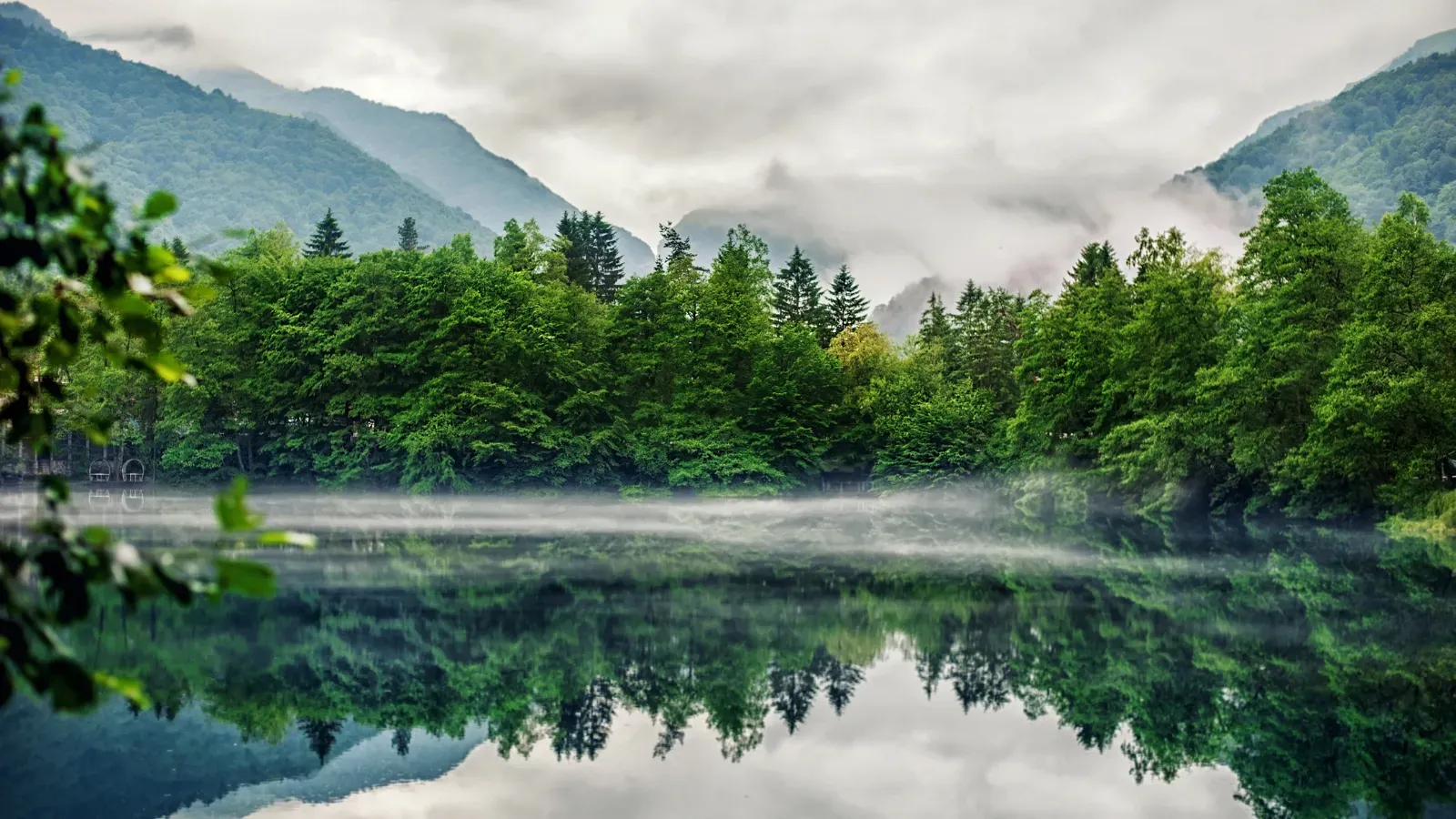 Нижнее Голубое озеро. katalinks / Canva