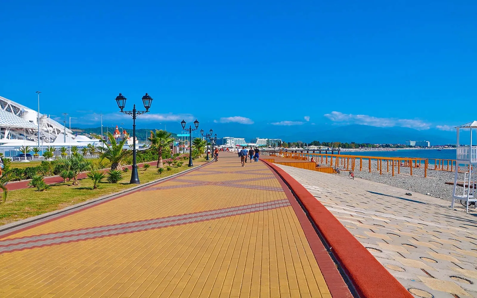 Лазаревское или Адлер: где лучше отдыхать