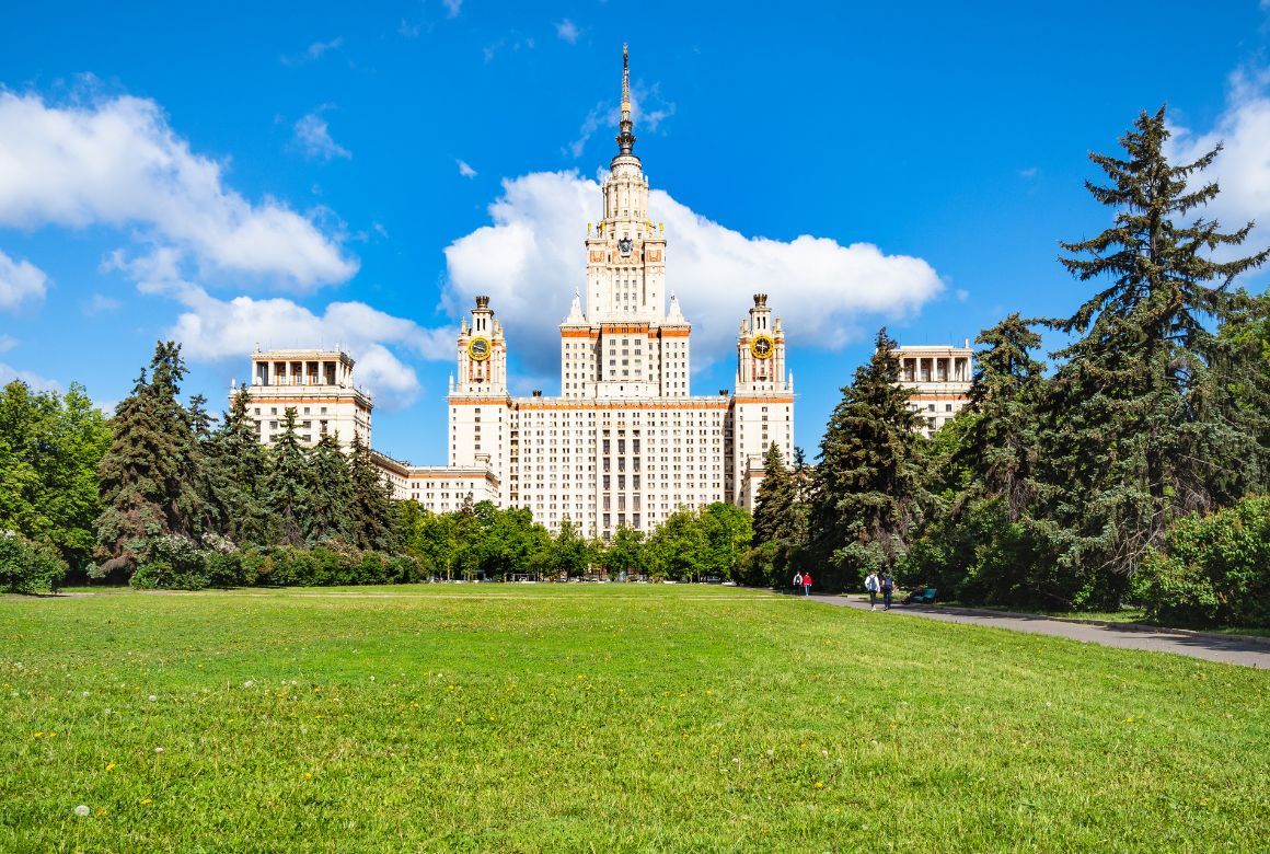 МГУ — один из центров майского притяжения (KrimKate / Canva)