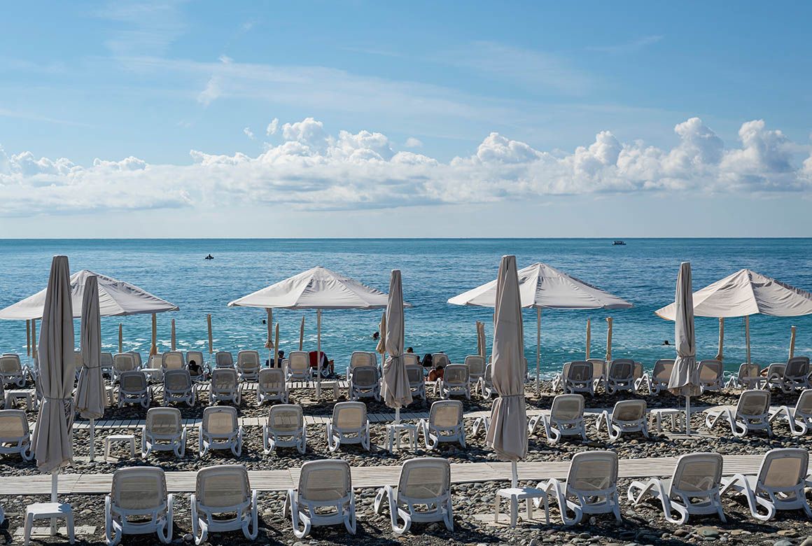 Галечное побережье Сочи (Helga_foto / Shutterstock)