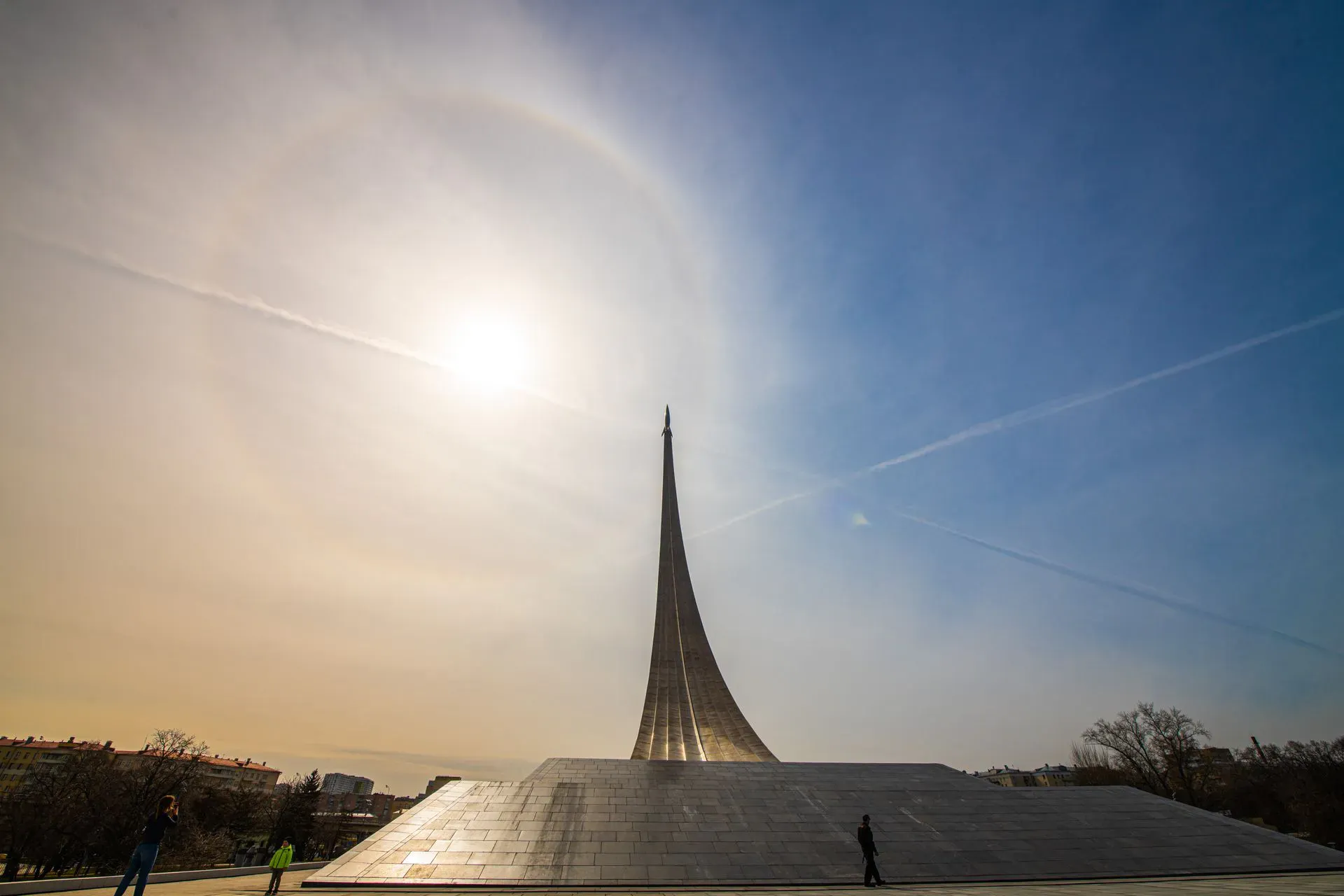 Монумент Покорителям космоса / фото Max Mishin / pexels