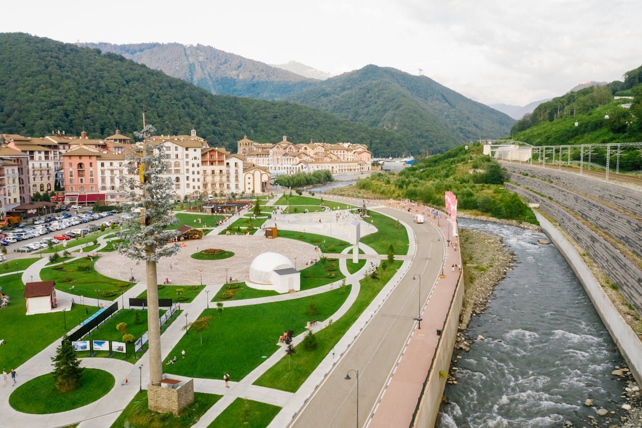 Горная Роза Хутор ближе к Адлеру, чем к Сочи (Mikhail Nilov / Pexels)