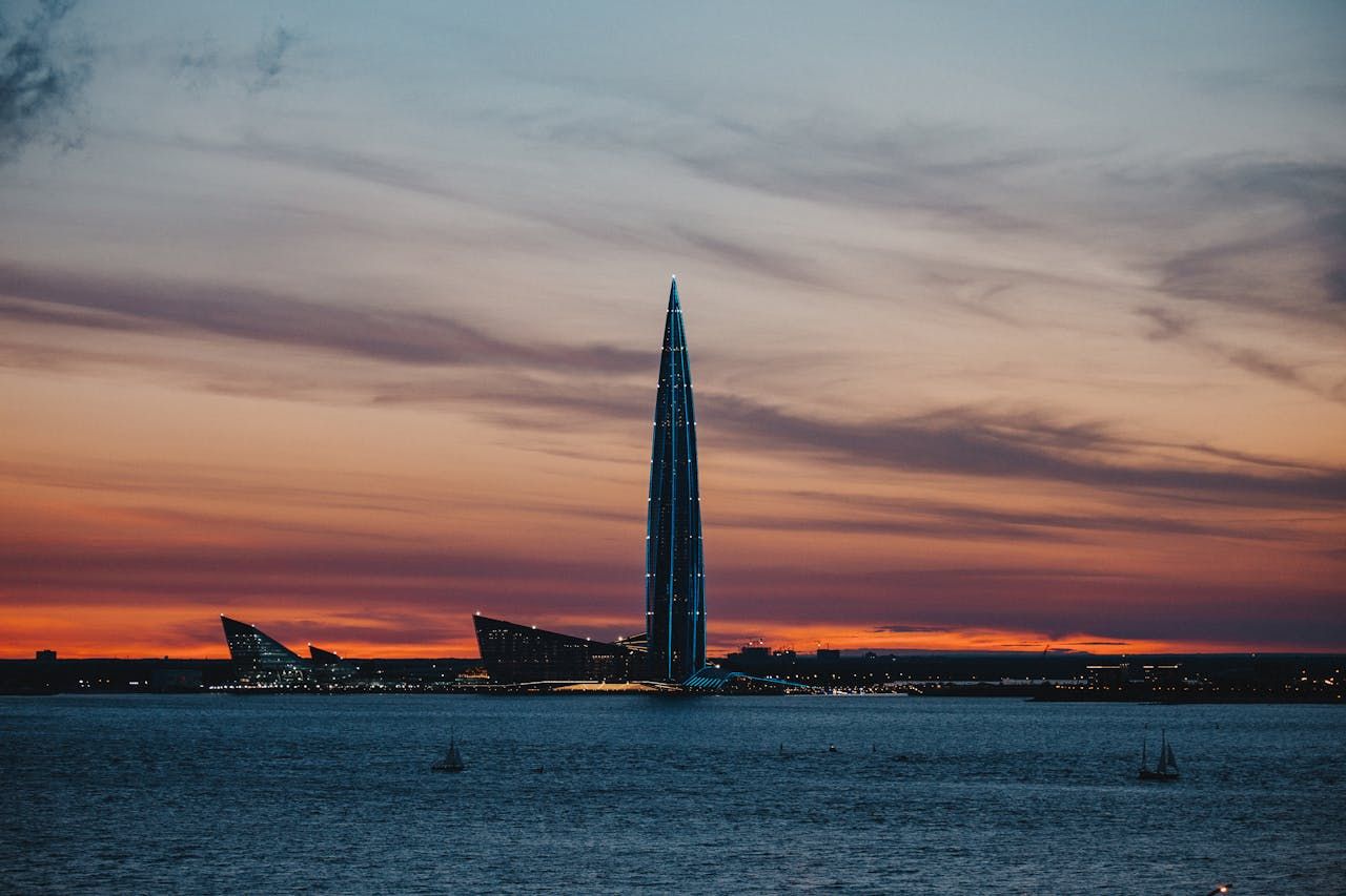 Лахта-центр — одна из лучших смотровых площадок на белые ночи (TRAVEL BLOG / Pexels)