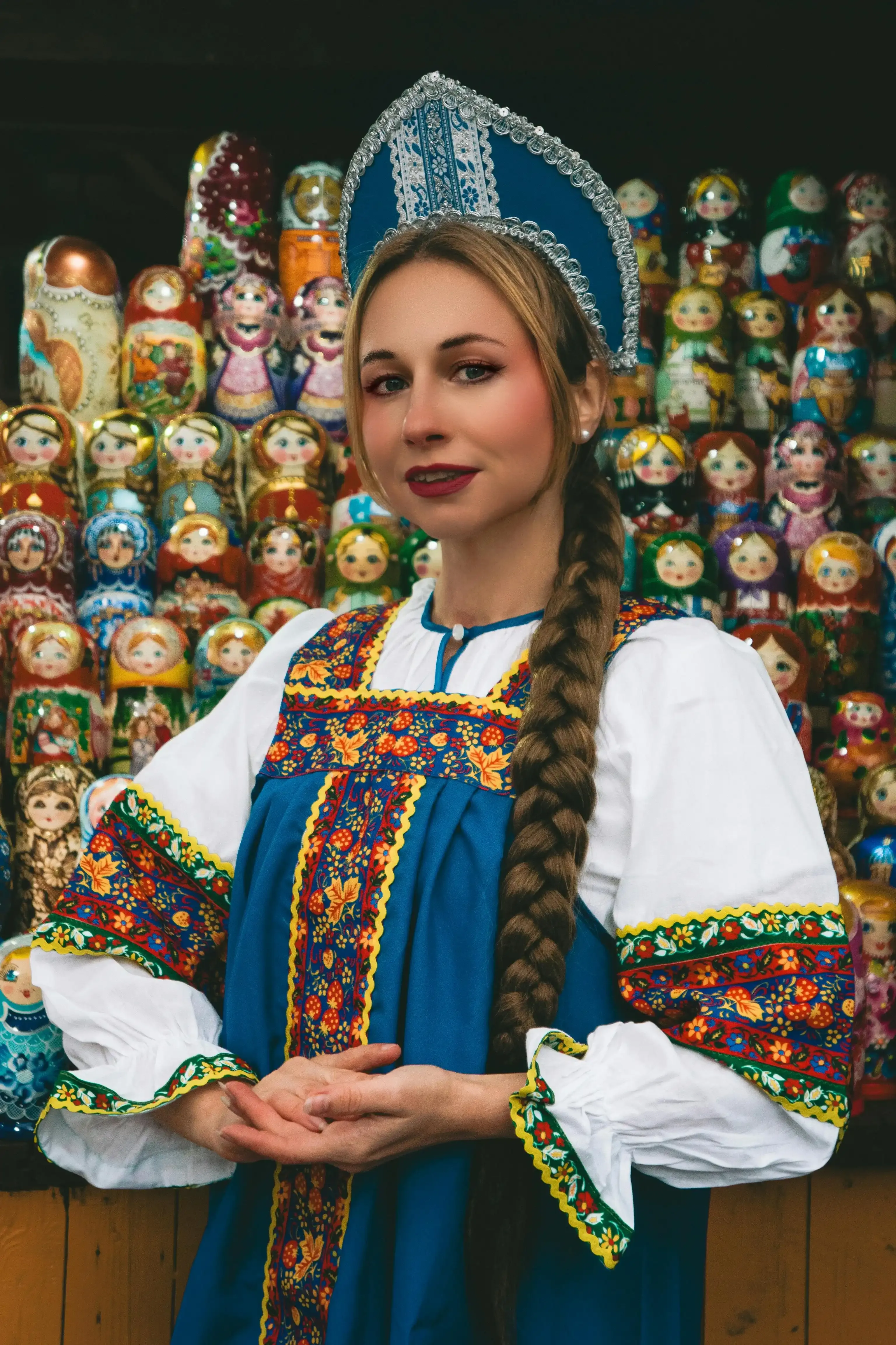 И матрёшки в туристической части рынка
