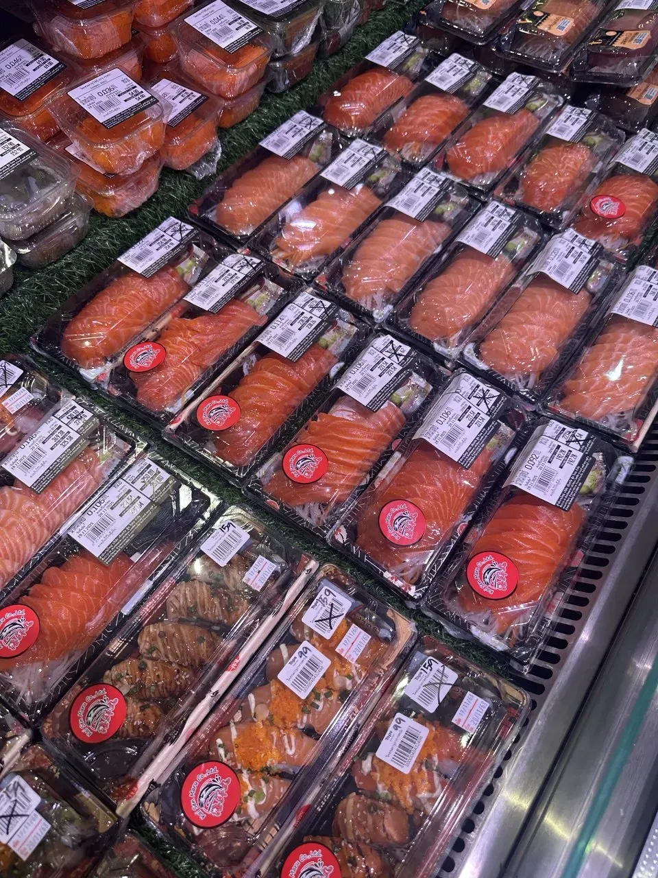 Суши в магазине