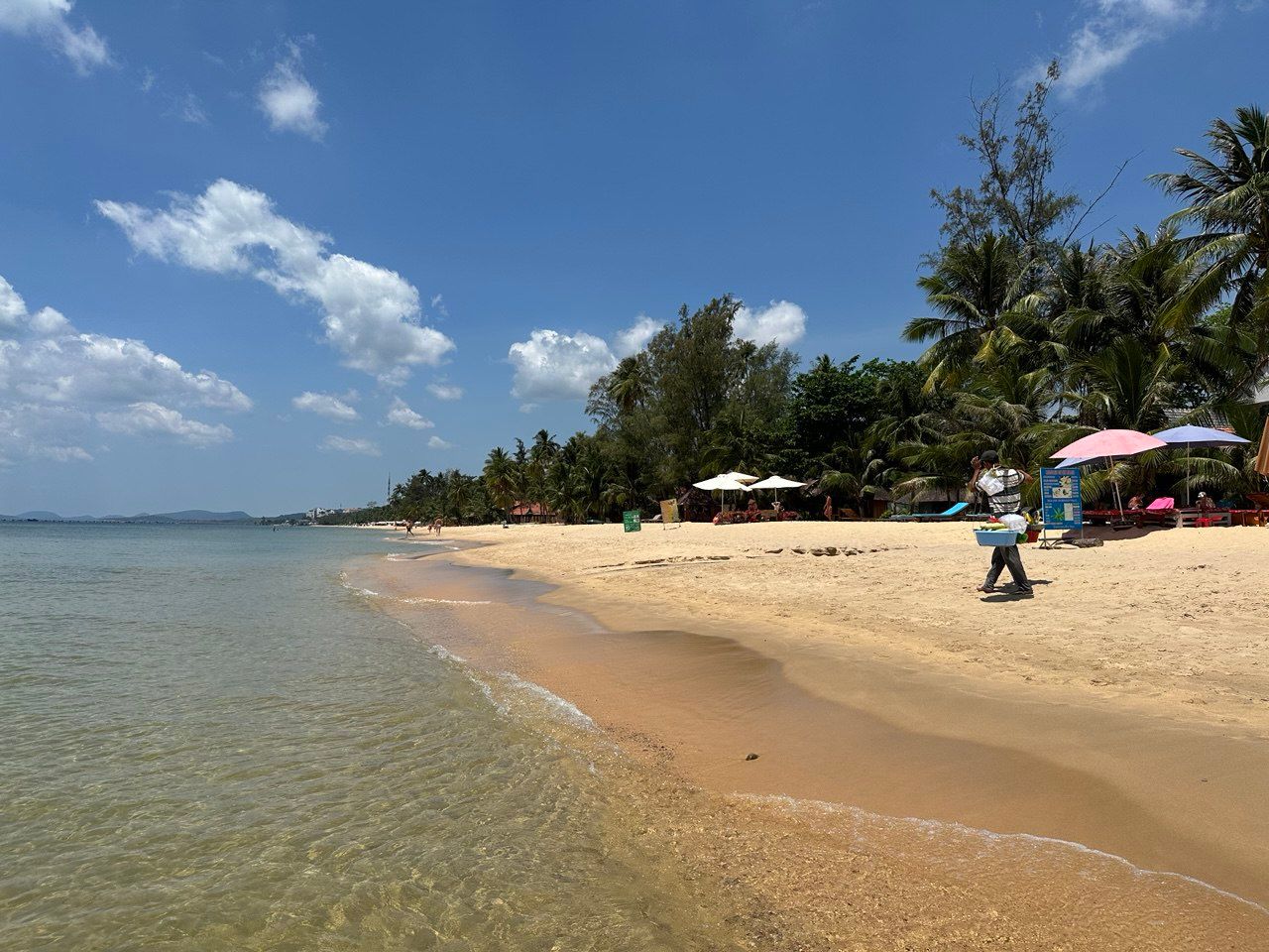 Пляж на Фукуоке. Почти Анапа. Фото: Катя Чулкова