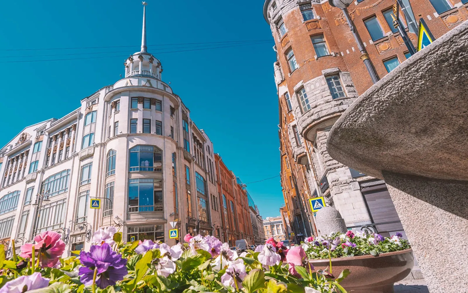 Санкт-Петербург в мае — стоит ли ехать на отдых весной