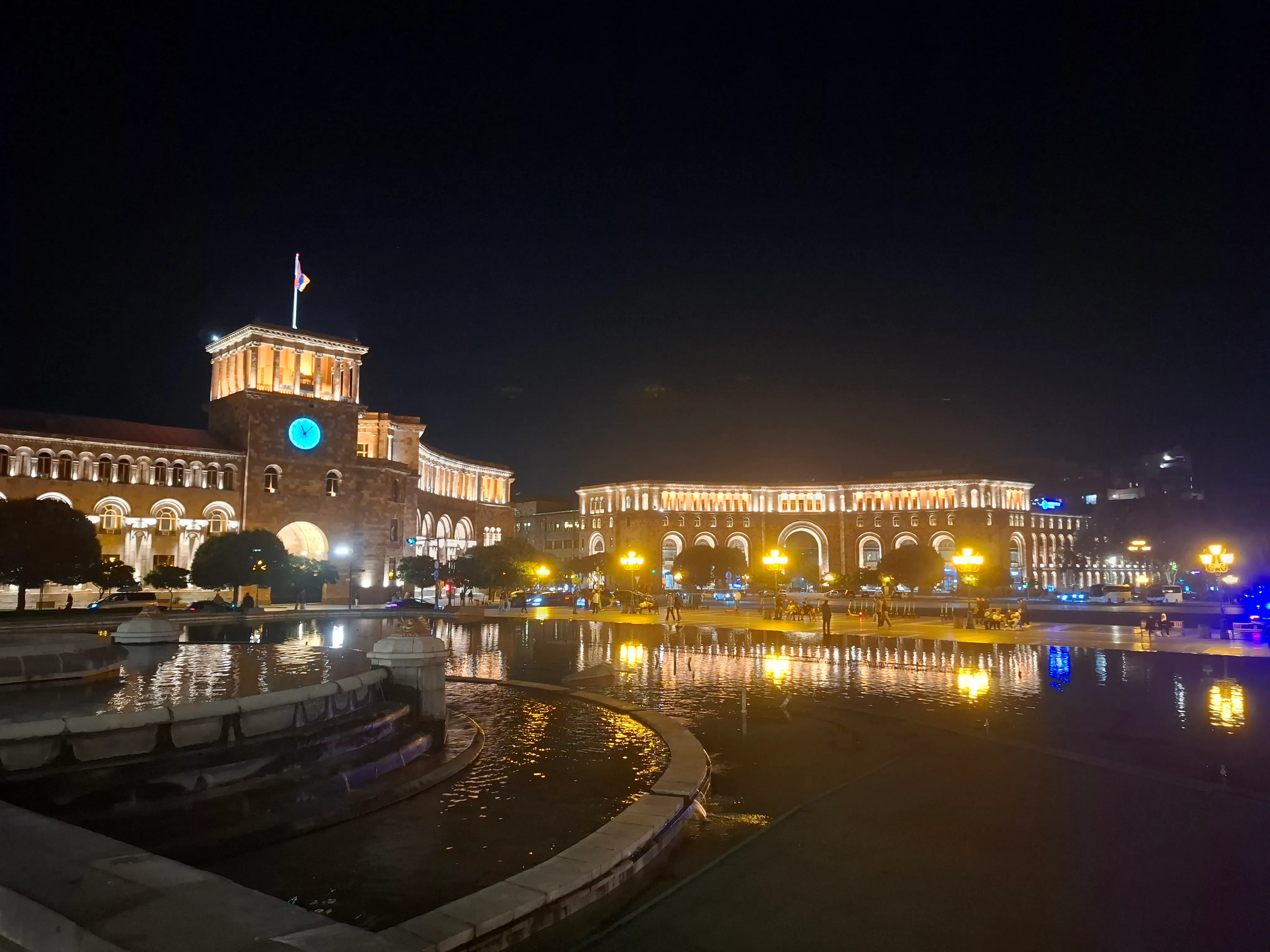 Ереванская площадь Республики, фрагмент. Фотография Айсылу Кадыровой
