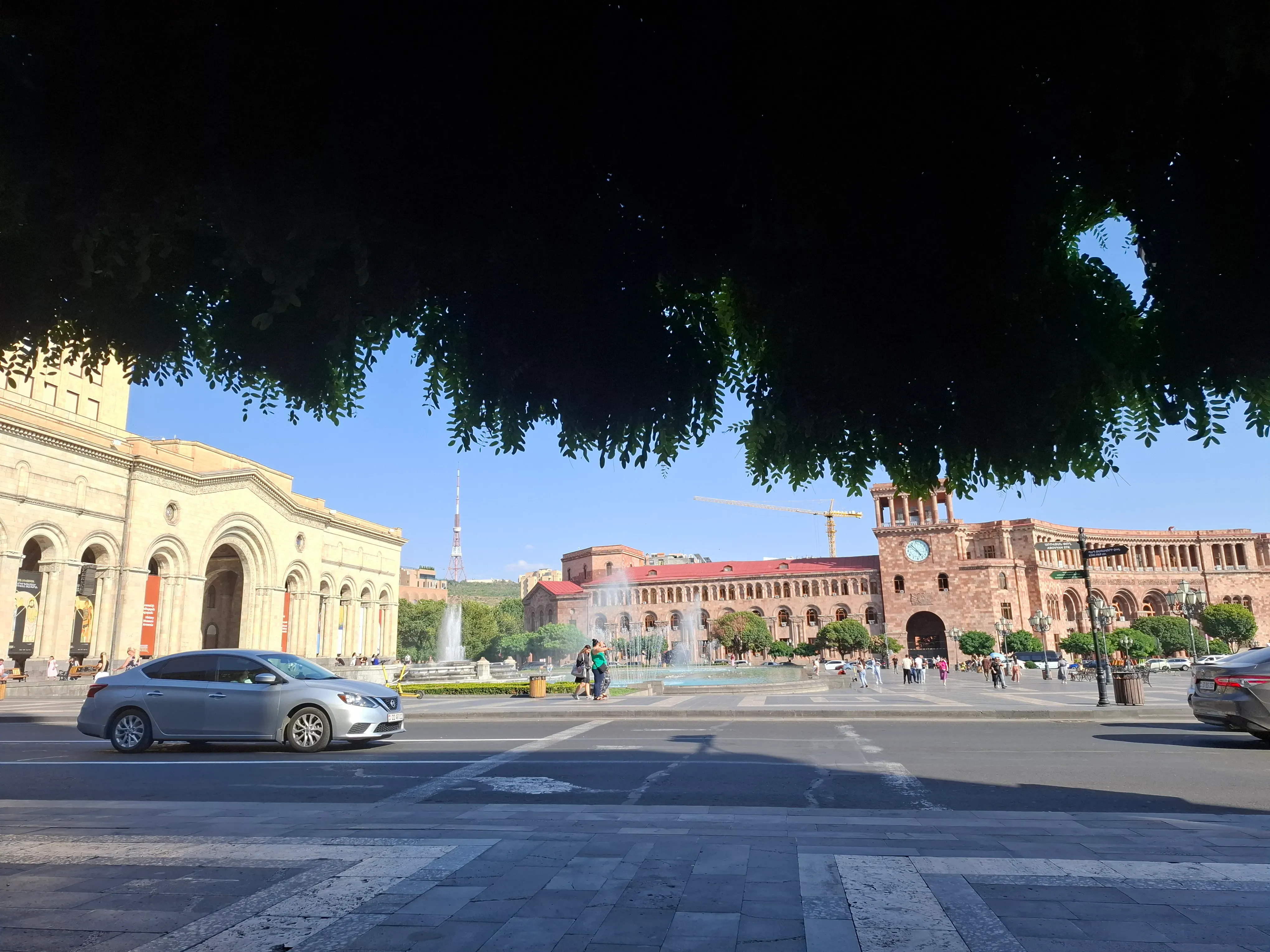Площадь будто обнимает вас. Фотография Айсылу Кадыровой