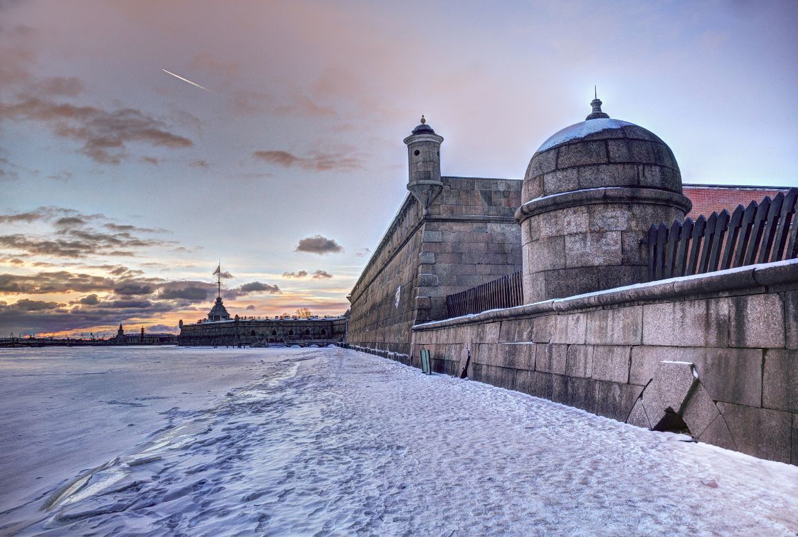 Петропавловская крепость (maxsol7 / Canva)