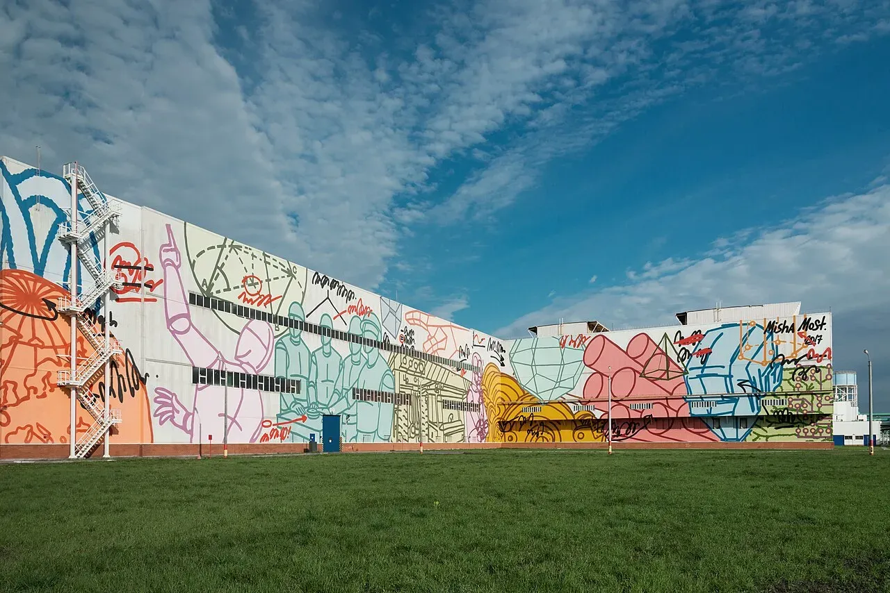 Мурал Миши Most на фасаде завода. Sv expromt / Wikimedia