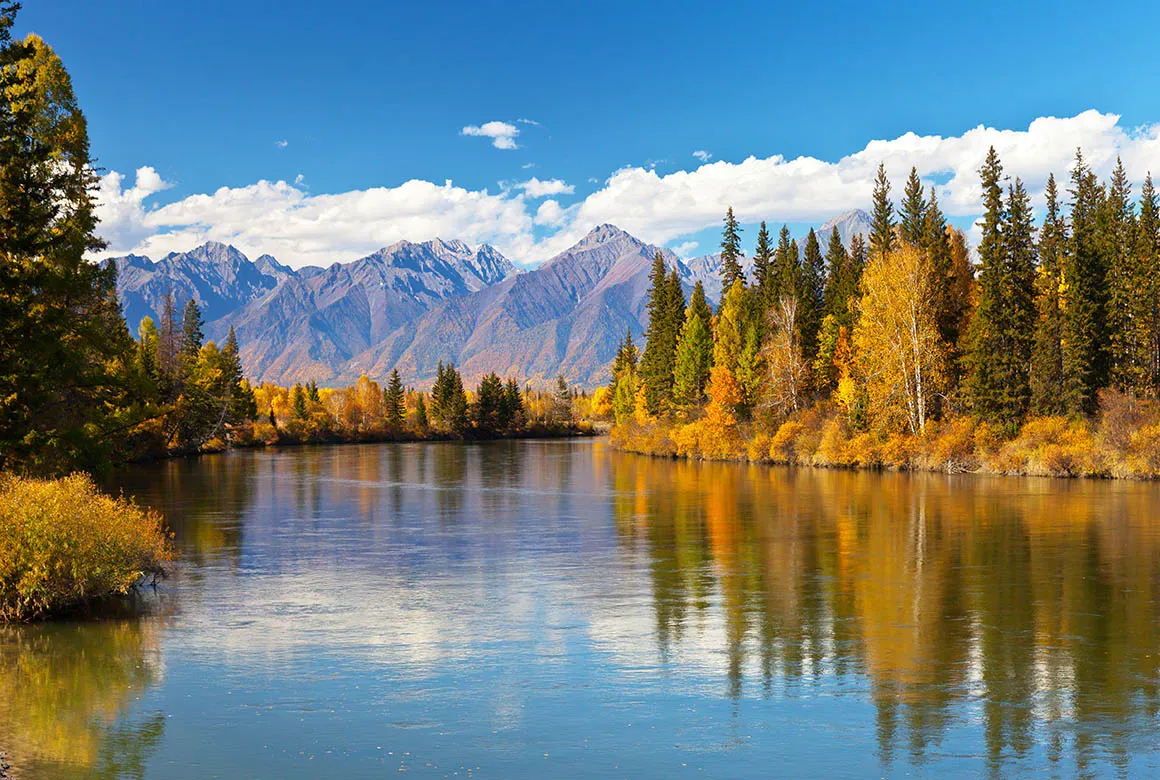 Осенний Байкал (Katvic / Shutterstock)