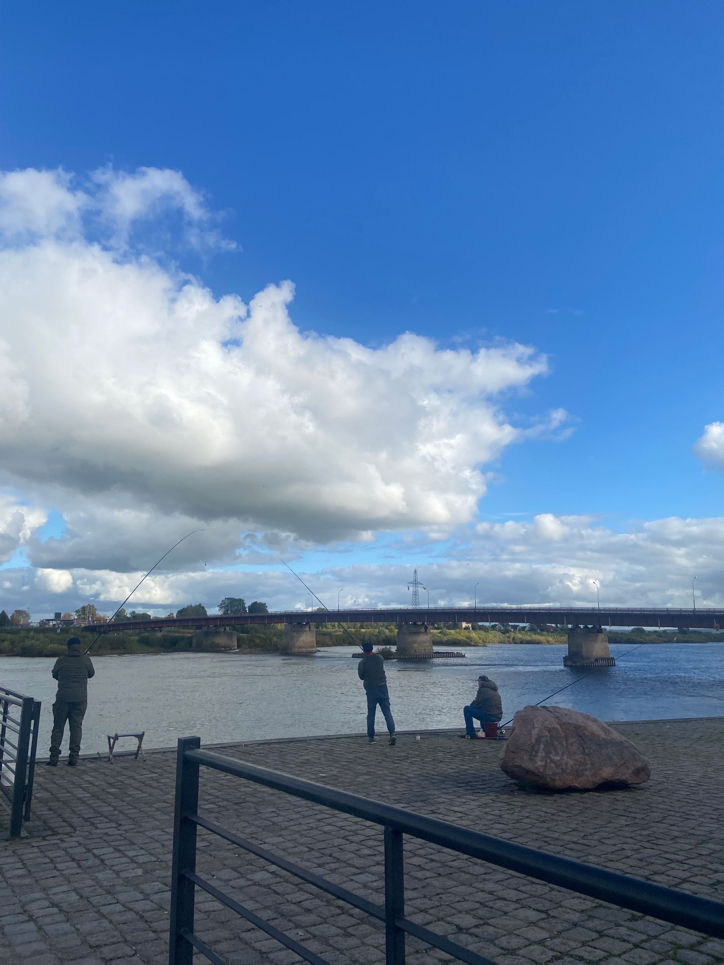 Рыбаки в Советске. Фото: Анастасия Пелевина