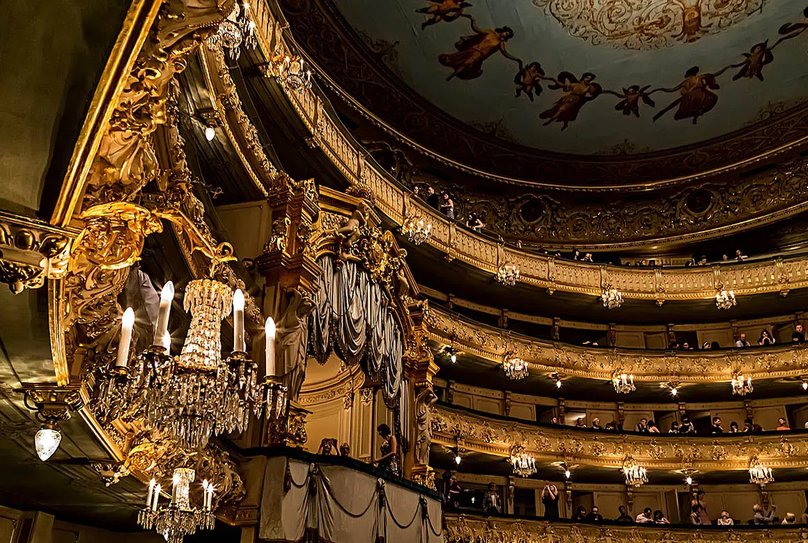 В Мариинском театре (VLADYSLAV DANLIN / Shutterstock)
