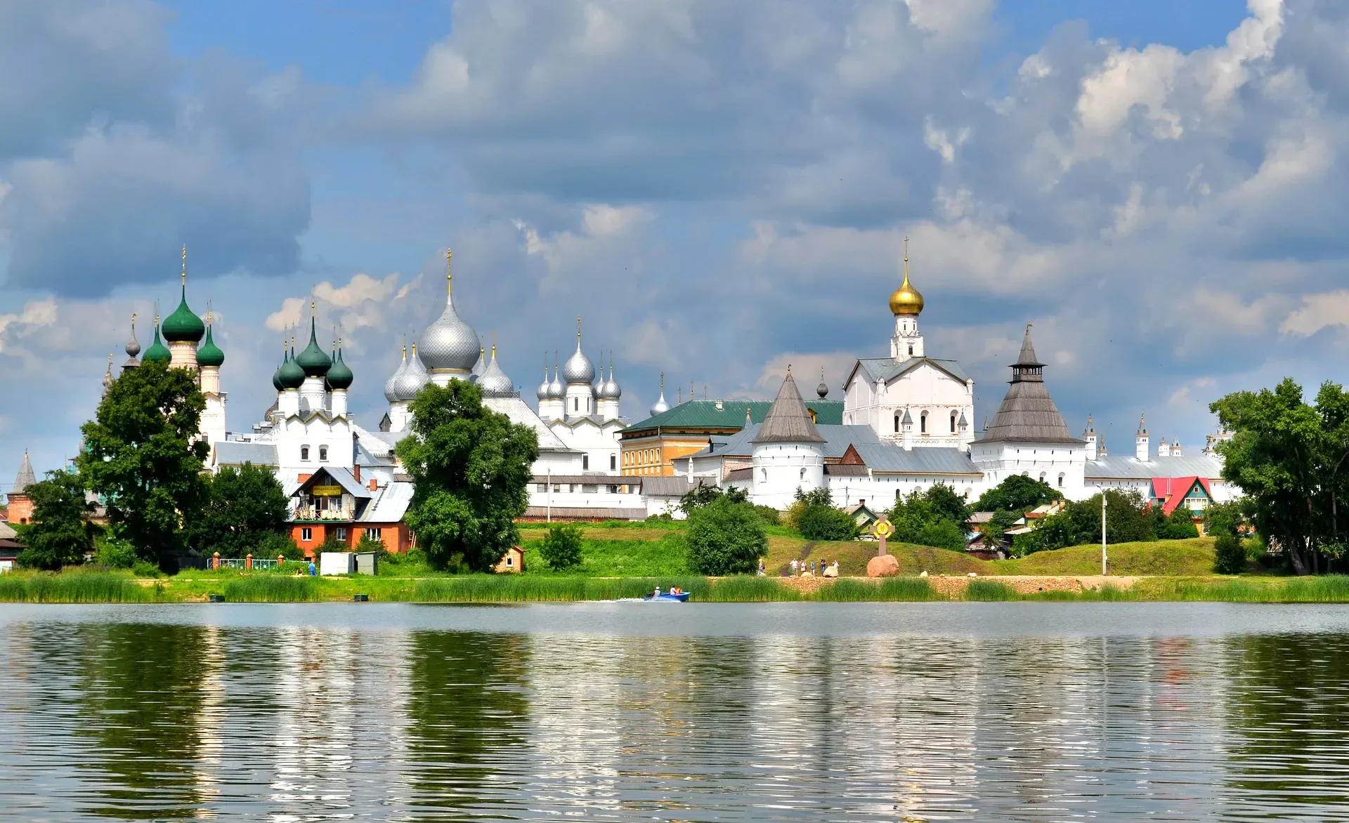 Ростов Великий летом / фото Tanya50 / Pixabay