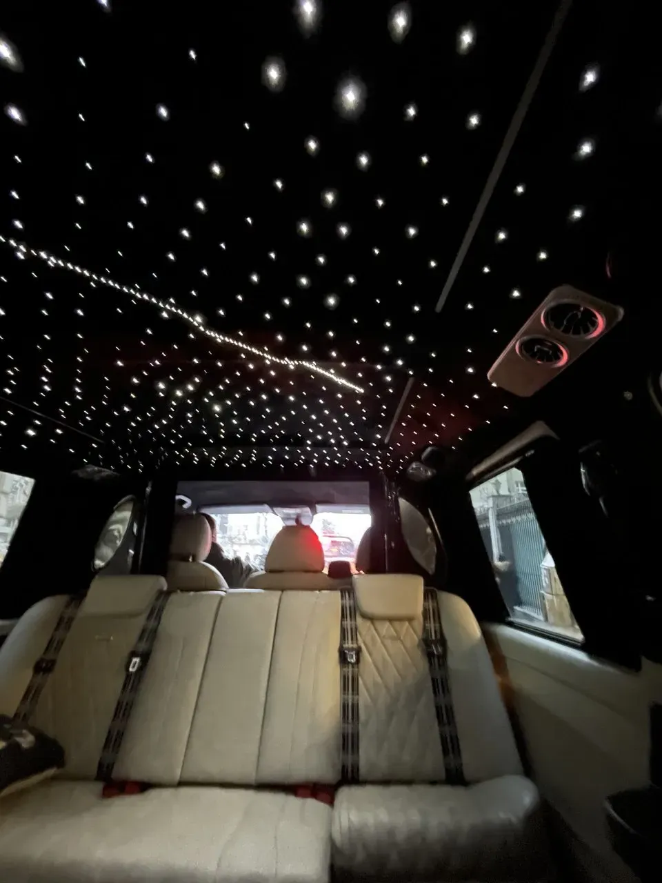 В машине много места