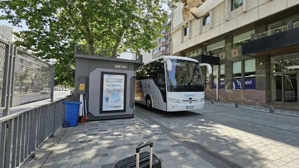 Остановка у площади