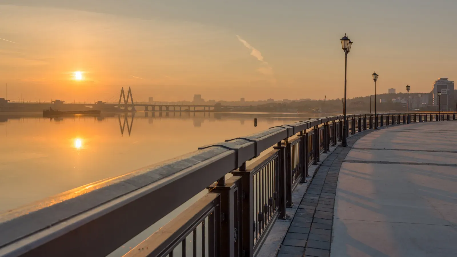 Будете на набережной — зайдите в детский парк «Елмай». ArtyomMirniy / Canva