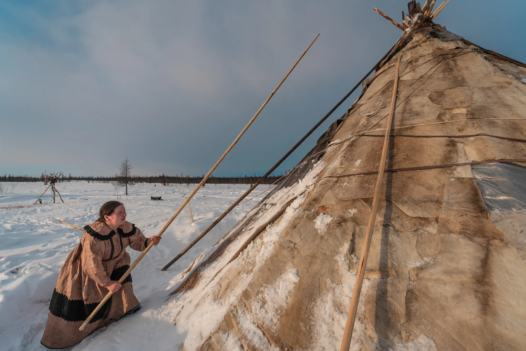 Сборка чума — работа для всей семьи / Александр Мазуров